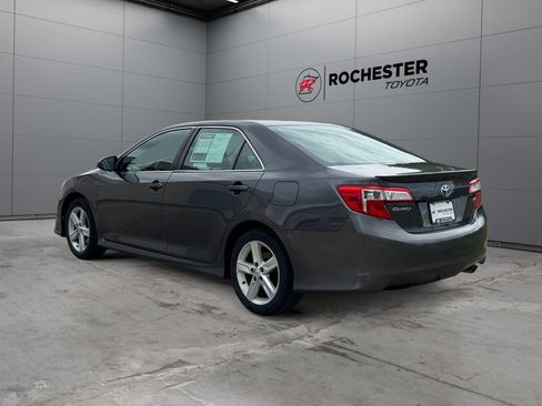 Used 2014 Toyota Camry SE FWD image 3