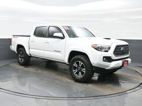 Used 2018 Toyota Tacoma TRD Sport image 8
