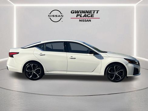 Used 2024 Nissan Altima 2.5 SR FWD image 25