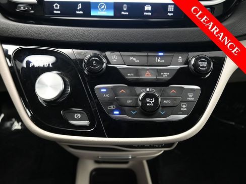 Used 2024 Chrysler Pacifica Touring-L image 30