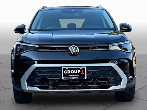 Used 2025 Volkswagen Taos SE AWD/4WD image 4