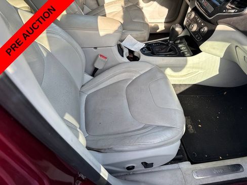 Used 2019 Jeep Cherokee Limited FWD image 17