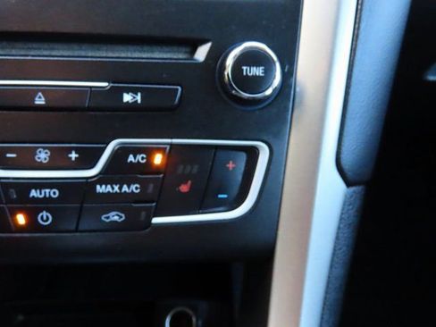 Used 2016 Ford Fusion SE w/ Equipment Group 202A image 27