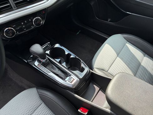 Used 2025 Chevrolet Trax LT w/ LT Convenience Package image 40