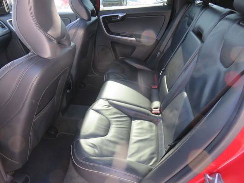 Used 2015 Volvo XC60 T6 R-Design image 25