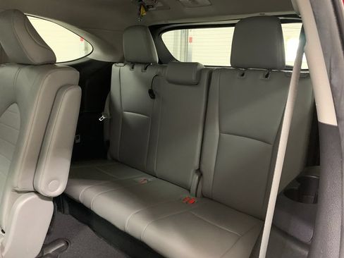 Used 2022 Toyota Highlander XLE FWD image 21