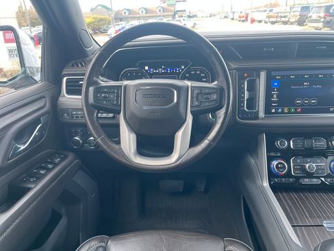 Used 2021 GMC Yukon XL Denali w/ Denali Premium Package image 15