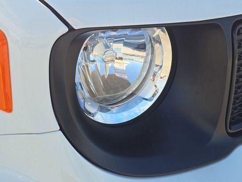 Certified 2022 Jeep Renegade Altitude w/ Convenience Group image 11