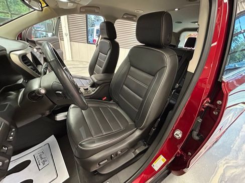 Used 2023 GMC Acadia Denali FWD image 10