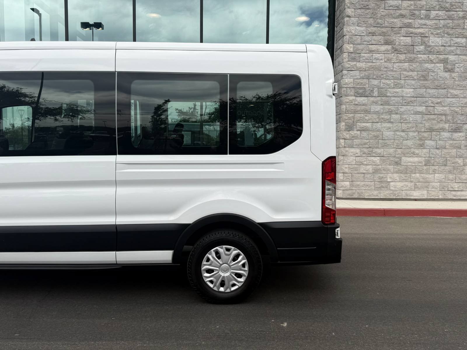 Used 2023 Ford Transit 350 XLT RWD image 10