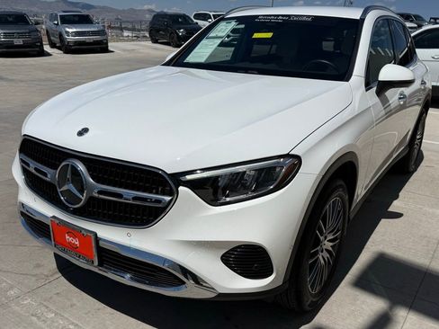 Used 2025 Mercedes-Benz GLC 300 image 4