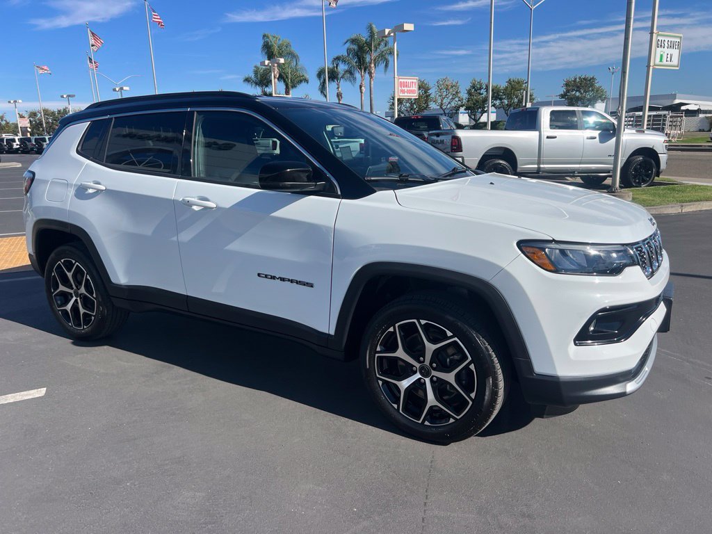 Used 2025 Jeep Compass Limited AWD/4WD image 5
