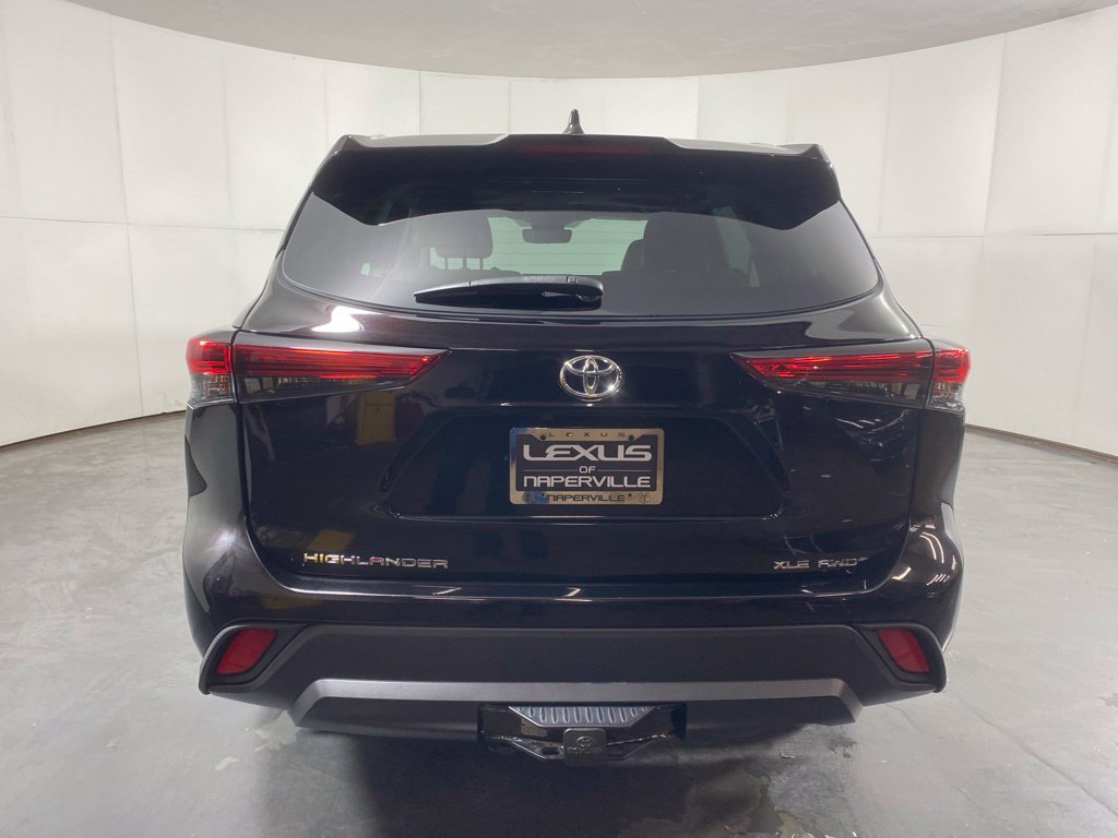 Used 2022 Toyota Highlander XLE AWD/4WD image 7