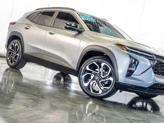Certified 2024 Chevrolet Trax RS w/ Sunroof Package FWD image 5