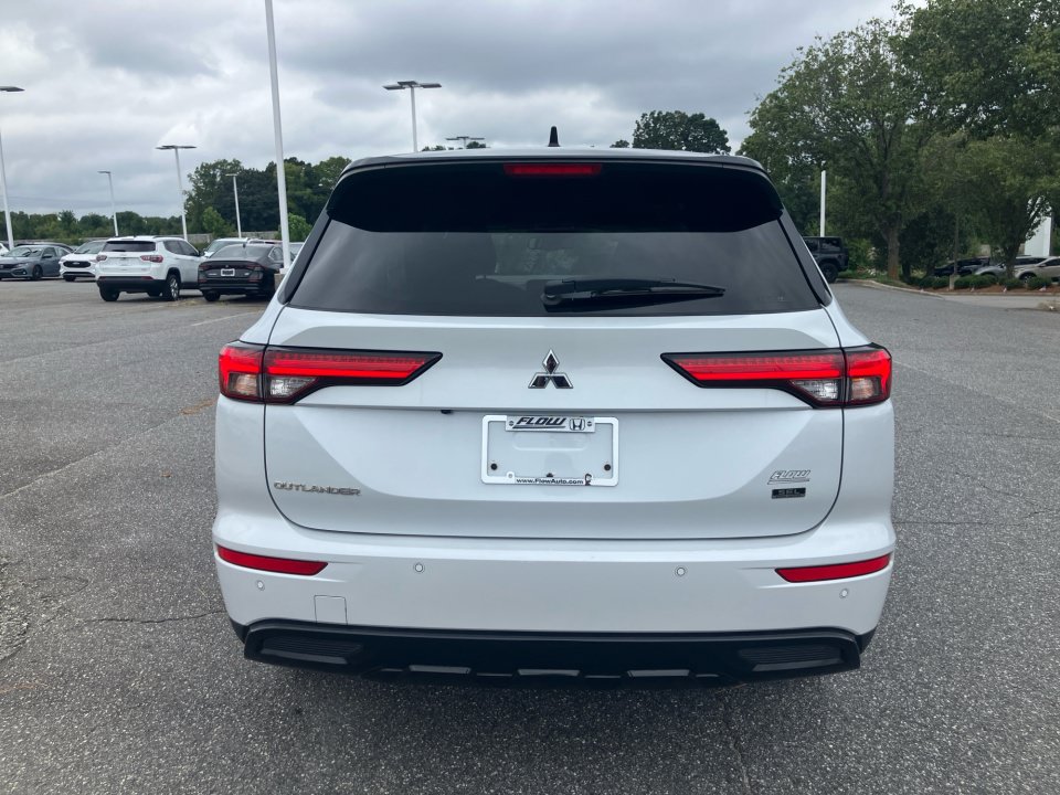 Used 2023 Mitsubishi Outlander SEL AWD/4WD image 18