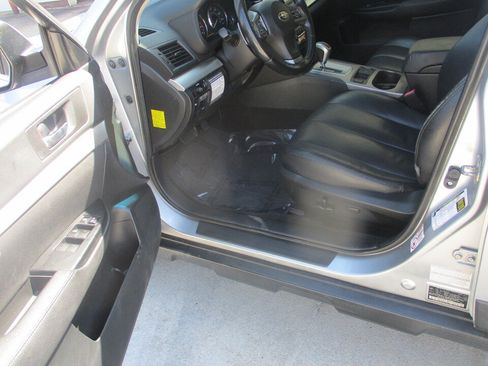 Used 2012 Subaru Outback 2.5i Premium w/ All-Weather Pkg AWD/4WD image 9
