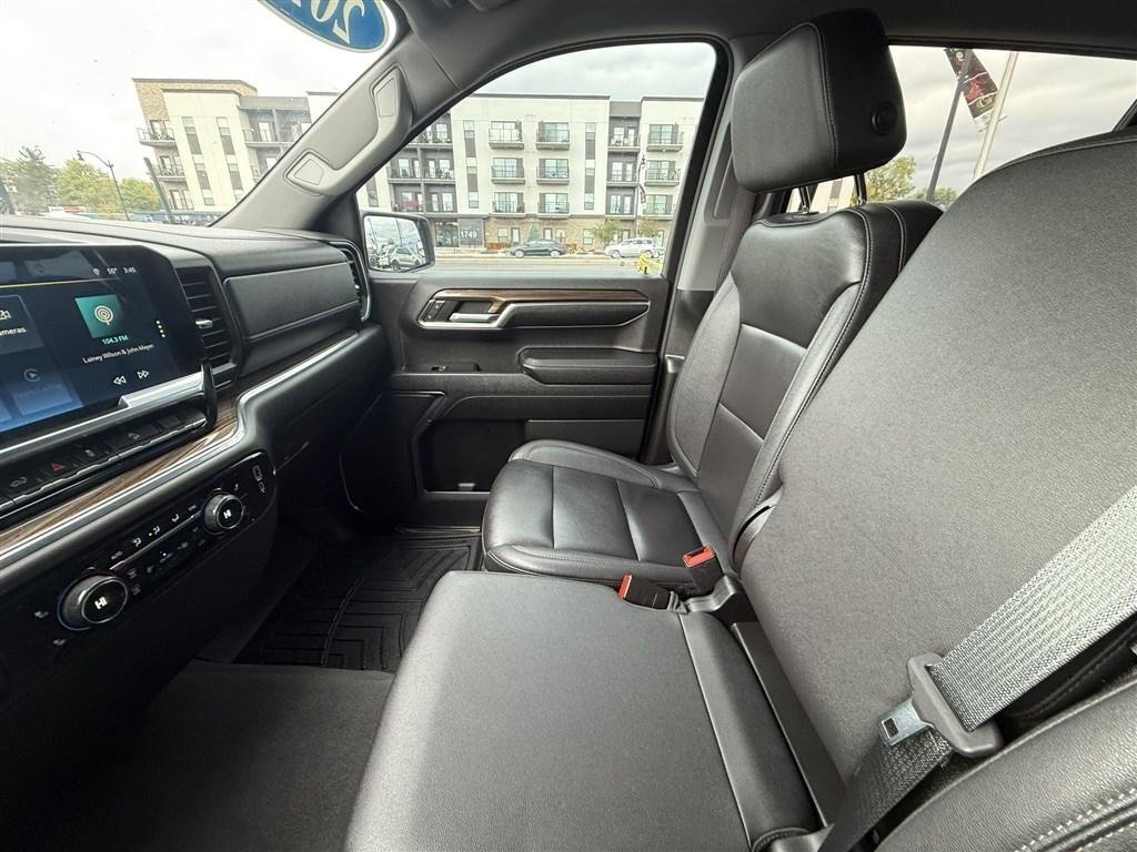 Used 2023 Chevrolet Silverado 1500 LT w/ Z71 Off-Road Package AWD/4WD image 44