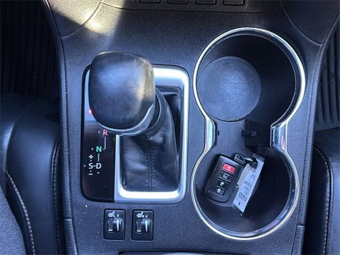 Used 2019 Toyota Highlander XLE image 25