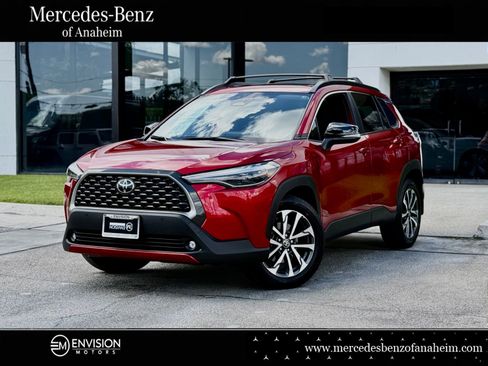 Used 2025 Toyota Corolla Cross XLE w/ Convenience Package FWD image 1