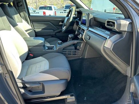 Used 2024 Toyota Tacoma TRD Off-Road image 15