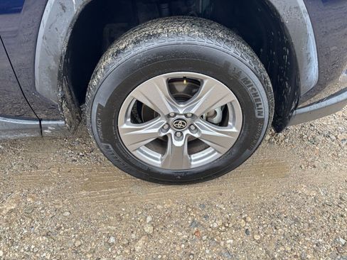 Used 2025 Toyota RAV4 XLE image 30