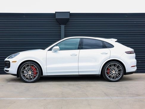 Certified 2023 Porsche Cayenne Turbo image 2