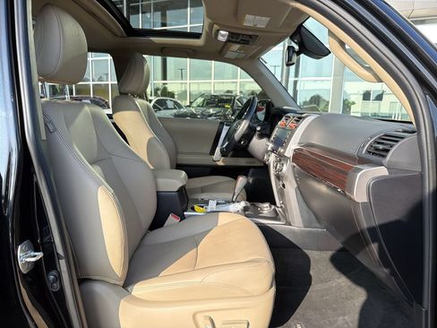 Used 2024 Toyota 4Runner Limited AWD/4WD image 17
