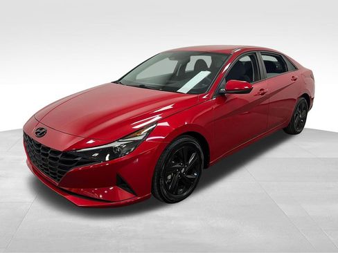 Used 2023 Hyundai Elantra SEL w/ Cargo Package image 2