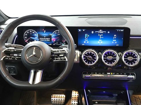 Certified 2025 Mercedes-Benz GLB 250 4MATIC image 22