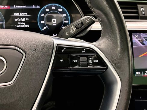 Used 2024 Audi Q8 e-tron Premium Plus w/ Premium Plus Package image 23