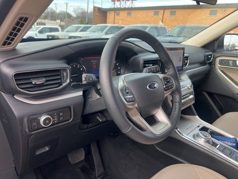 Certified 2023 Ford Explorer XLT w/ Equipment Group 202A image 7