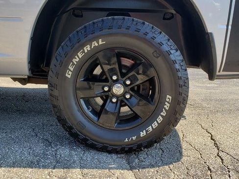 Used 2019 RAM 1500 Express AWD/4WD image 10