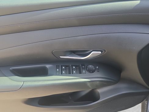 Used 2025 Hyundai Tucson SE FWD image 16