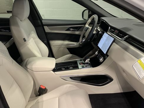 New 2026 Jaguar F-PACE R-Dynamic S image 14
