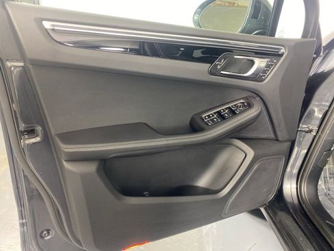 Used 2024 Porsche Macan image 19