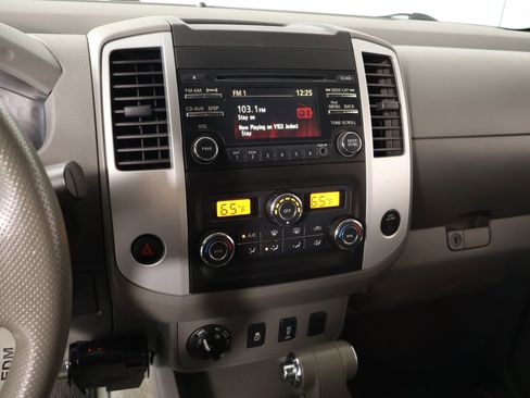 Used 2013 Nissan Frontier SV w/ SV Value Truck Pkg AWD/4WD image 5