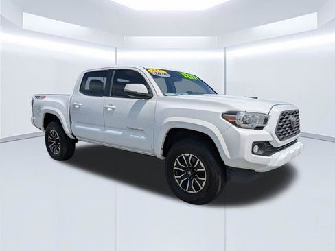 Used 2020 Toyota Tacoma TRD Sport AWD/4WD image 2