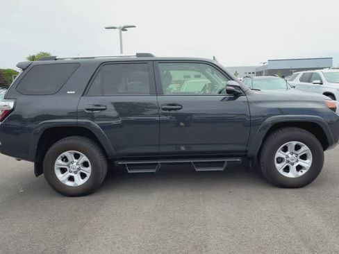 Used 2024 Toyota 4Runner SR5 Premium w/ Moonroof Package AWD/4WD image 9
