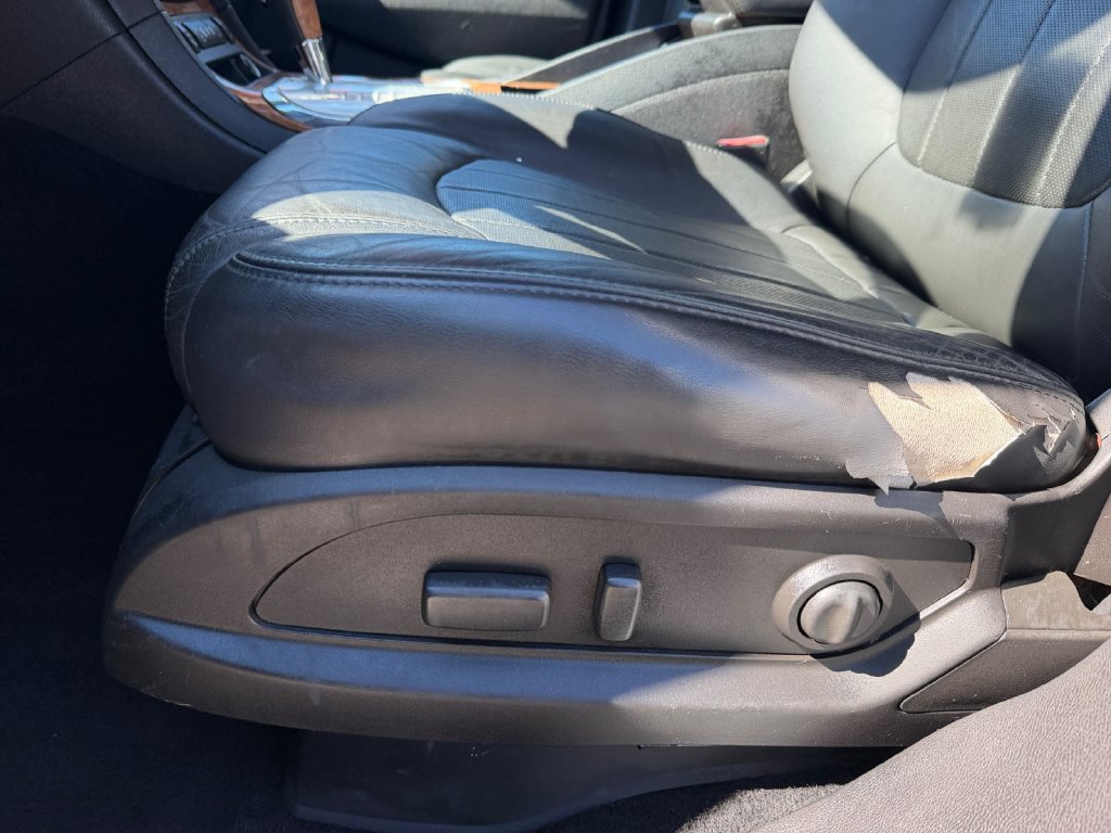 Used 2011 Buick Enclave CXL FWD image 10