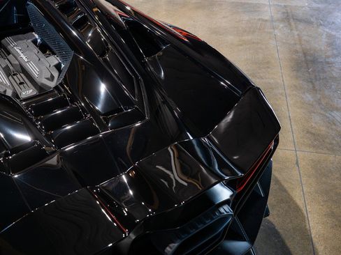 Used 2025 Lamborghini Revuelto AWD/4WD image 31