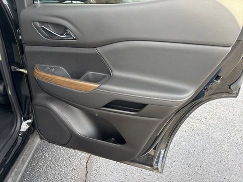 Used 2023 GMC Acadia SLE w/ Driver Convenience Package image 16