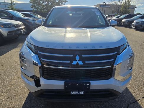 Used 2025 Mitsubishi Outlander ES AWD/4WD image 19