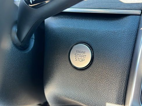 Used 2022 Kia Sorento S image 15