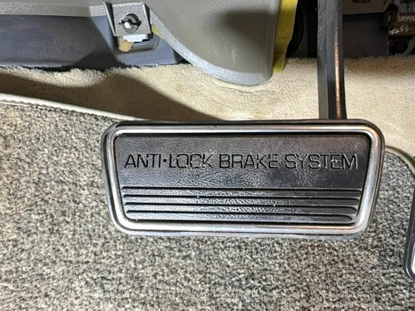Used 1993 Cadillac Allante FWD image 30