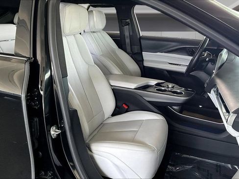 Certified 2024 Cadillac Lyriq Luxury AWD/4WD image 29