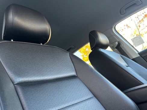 Used 2021 Volkswagen Tiguan SE image 17