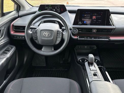 Used 2025 Toyota Prius SE image 8