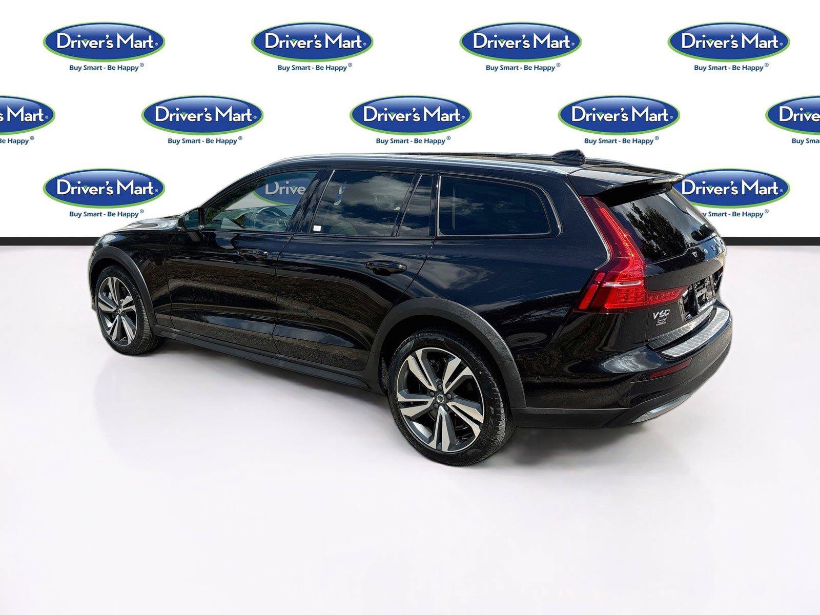 Used 2025 Volvo V60 B5 Cross Country Plus AWD/4WD image 5