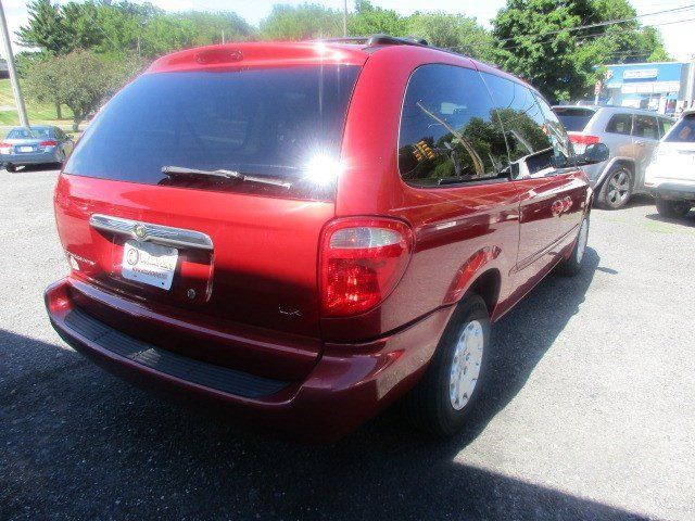 Used 2002 Chrysler Town & Country LX FWD image 9