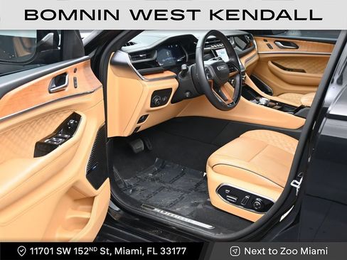 Used 2023 Jeep Grand Cherokee Summit image 11